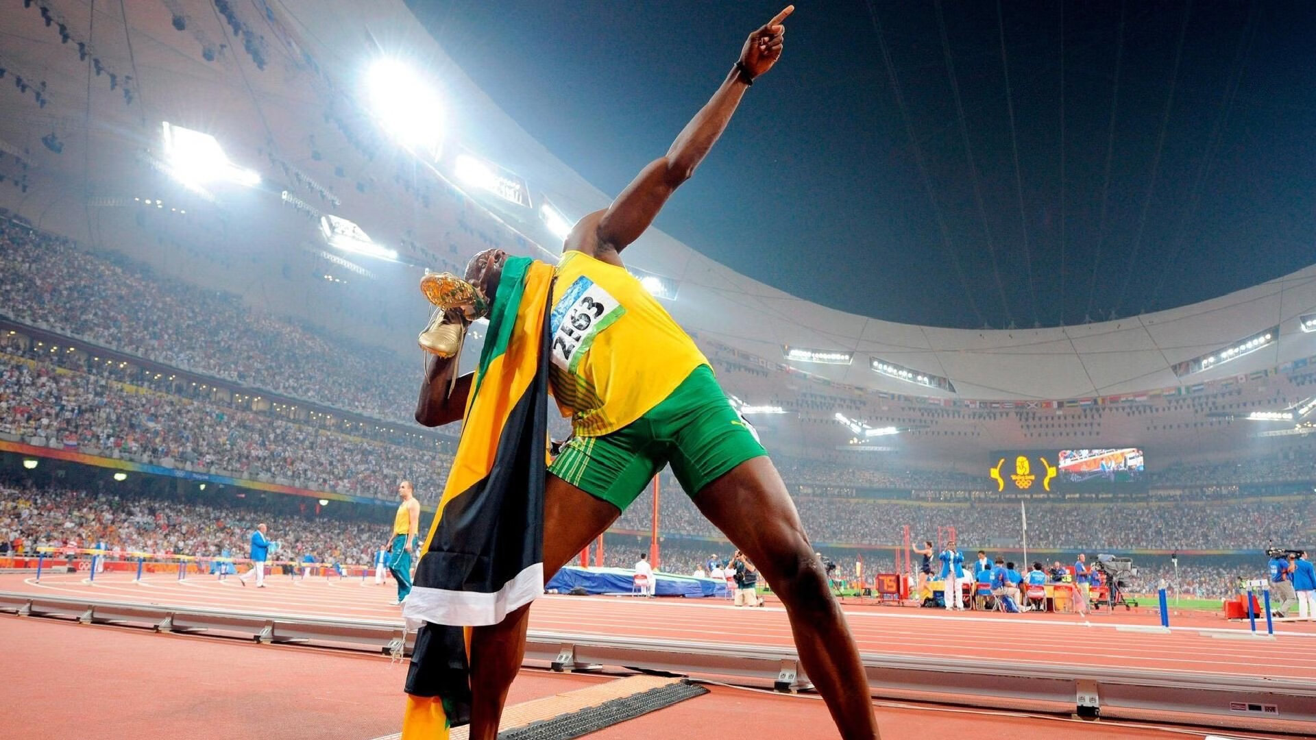 山本由伸累到举不起MVP奖杯！Kiké默默帮忙球迷：感动到哭，感动到哭的成语