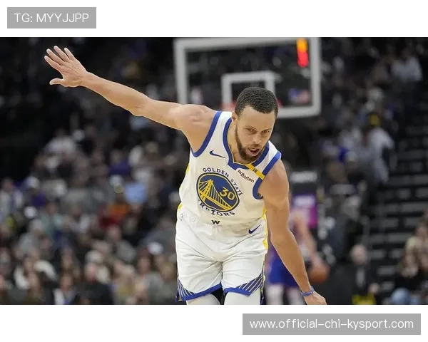 勇士外线拉扯：库里与队友的空间分配更合理